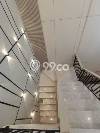 For Sale! Luxury House LT 136m2 Desain Elegan di Taman Palem For Sale! Luxury House LT 136m2 Desain Elegan di Taman Palem