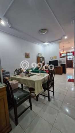 Rumah Elit LB 200m2 Siap Pakai Desain Elegan di Jelambar, Jakarta Barat Rumah Elit LB 200m2 Siap Pakai Desain Elegan di Jelambar, Jakarta Barat