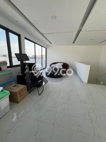 Dijual Rumah Luas Elegan Dengan View Eksklusif di Pluit, Jakarta Utara Dijual Rumah Luas Elegan Dengan View Eksklusif di Pluit, Jakarta Utara