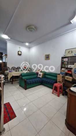 Rumah Elit LB 200m2 Siap Pakai Desain Elegan di Jelambar, Jakarta Barat Rumah Elit LB 200m2 Siap Pakai Desain Elegan di Jelambar, Jakarta Barat
