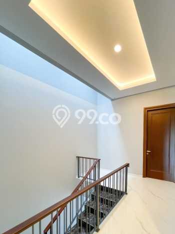 Rumah Mewah LB 190m2 Siap Pakai Desain Elegan di Meruya, Jakarta Barat Rumah Mewah LB 190m2 Siap Pakai Desain Elegan di Meruya, Jakarta Barat