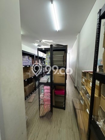 Unit Ruko Dijual di Jakarta Barat LT 64m2 & LB 180m2 Unit Ruko Dijual di Jakarta Barat LT 64m2 & LB 180m2