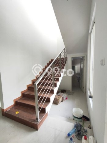 Dijual Rumah Premium dengan Fasilitas Sekitar Lengkap di Sukolilo, Surabaya Dijual Rumah Premium dengan Fasilitas Sekitar Lengkap di Sukolilo, Surabaya