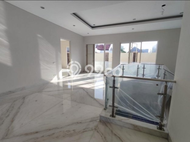 Dijual Rumah Mewah Megah Dengan View Cantik di kertajaya, Surabaya Dijual Rumah Mewah Megah Dengan View Cantik di kertajaya, Surabaya