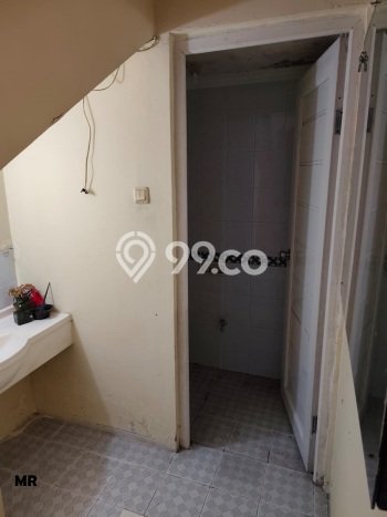 Rumah Elit Modern Tanpa Renovasi di Kota Wisata Jakarta Timur Rumah Elit Modern Tanpa Renovasi di Kota Wisata Jakarta Timur