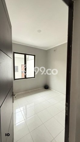 Rumah sewa siap pakai 3 KT di Legenda Wisata, Jakarta Timur Rumah sewa siap pakai 3 KT di Legenda Wisata, Jakarta Timur