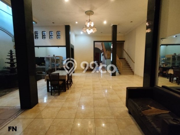 Rumah Mewah Siap Huni LT 537m2 di Ciracas, Jakarta Timur Rumah Mewah Siap Huni LT 537m2 di Ciracas, Jakarta Timur