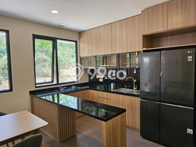 Ready to Use! Luxury House LT 144m2 Desain Modern di Candi Golf Ready to Use! Luxury House LT 144m2 Desain Modern di Candi Golf