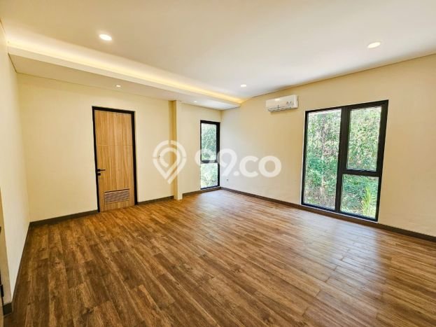 Ready to Use! Luxury House LT 144m2 Desain Modern di Candi Golf Ready to Use! Luxury House LT 144m2 Desain Modern di Candi Golf