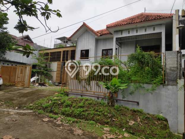 Dijual Cepat Rumah Favorit Siap Huni LB 300m2 di Banyumanik, Semarang Dijual Cepat Rumah Favorit Siap Huni LB 300m2 di Banyumanik, Semarang