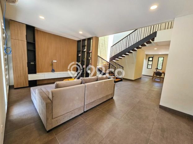 Ready to Use! Luxury House LT 144m2 Desain Modern di Candi Golf Ready to Use! Luxury House LT 144m2 Desain Modern di Candi Golf