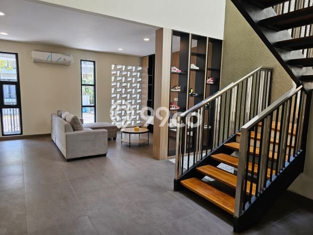 Ready to Use! Luxury House LT 144m2 Desain Modern di Candi Golf Ready to Use! Luxury House LT 144m2 Desain Modern di Candi Golf