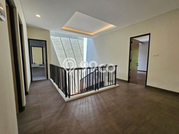 Ready to Use! Luxury House LT 144m2 Desain Modern di Candi Golf Ready to Use! Luxury House LT 144m2 Desain Modern di Candi Golf