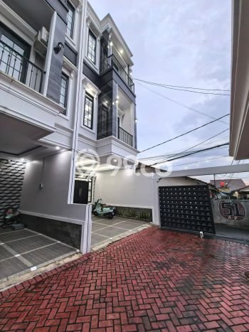 For Sale Rumah 4 Kamar Lokasi Ideal Bagus dan Strategis di Jagakarsa For Sale Rumah 4 Kamar Lokasi Ideal Bagus dan Strategis di Jagakarsa