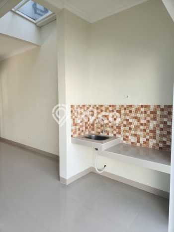 Lokasi strategis! Rumah siap huni disewakan di Depok LB 90m2 Lokasi strategis! Rumah siap huni disewakan di Depok LB 90m2
