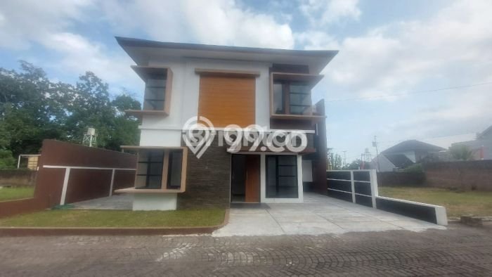 Rumah Modern 5 KT di Sleman Yogyakarta Rumah Modern 5 KT di Sleman Yogyakarta