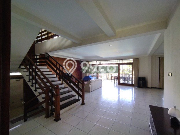 Disewa Rumah Villa Fullyfurnished Ada Kolam Renang Dan Taman Luas Disewa Rumah Villa Fullyfurnished Ada Kolam Renang Dan Taman Luas