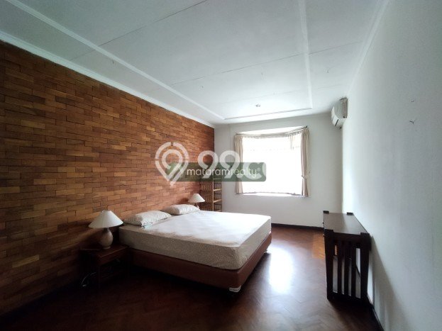 Disewa Rumah Villa Fullyfurnished Ada Kolam Renang Dan Taman Luas Disewa Rumah Villa Fullyfurnished Ada Kolam Renang Dan Taman Luas