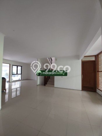Disewakan Rumah Bagus, Semi Furnished Dan Siap Huni Dalam Cluster Disewakan Rumah Bagus, Semi Furnished Dan Siap Huni Dalam Cluster