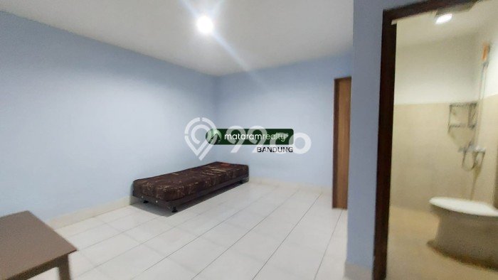 Ready to Use! Premium House LT 562m2 Desain Modern di Tubagus Ismail Ready to Use! Premium House LT 562m2 Desain Modern di Tubagus Ismail