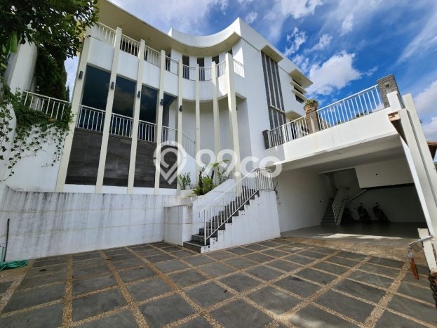 Rumah Luxury Modern Siap Huni di Dago Bandung Rumah Luxury Modern Siap Huni di Dago Bandung