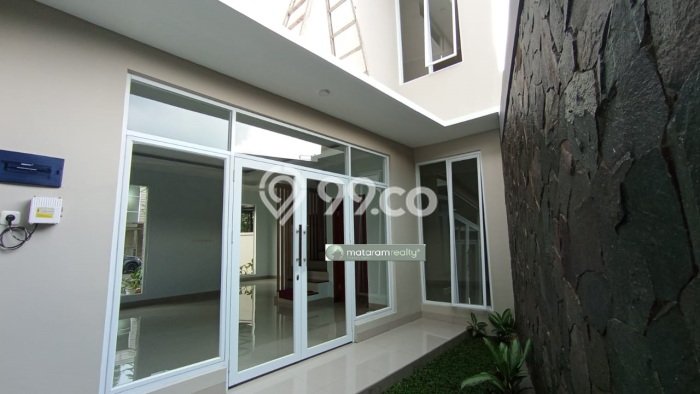 Rumah Terawat 4 KT 3 KM di Kawasan Komersial Cigadung, Bandung Rumah Terawat 4 KT 3 KM di Kawasan Komersial Cigadung, Bandung