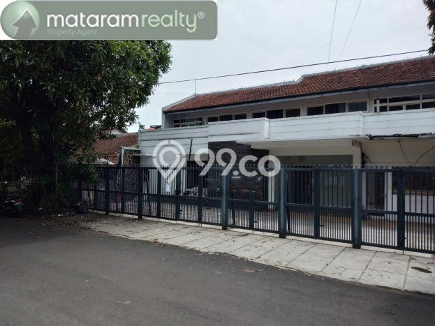 Rumah Bangunan 2 Lantai Tengah Kota Sangat Cocok Untuk Kantor Rumah Bangunan 2 Lantai Tengah Kota Sangat Cocok Untuk Kantor