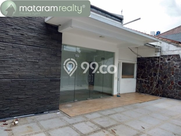 Rumah Bangunan 2 Lantai Tengah Kota Sangat Cocok Untuk Kantor Rumah Bangunan 2 Lantai Tengah Kota Sangat Cocok Untuk Kantor