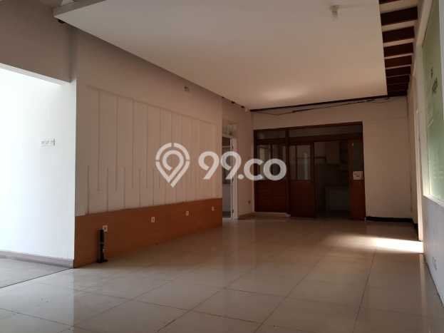 Rumah Bangunan 2 Lantai Tengah Kota Sangat Cocok Untuk Kantor Rumah Bangunan 2 Lantai Tengah Kota Sangat Cocok Untuk Kantor