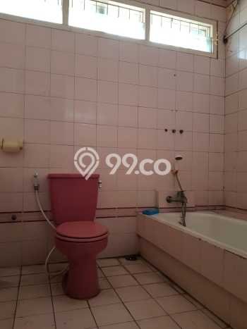 Rumah Bangunan 2 Lantai Tengah Kota Sangat Cocok Untuk Kantor Rumah Bangunan 2 Lantai Tengah Kota Sangat Cocok Untuk Kantor