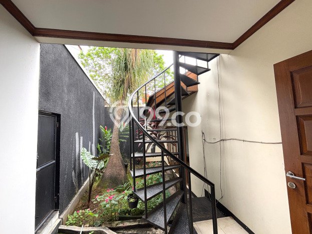 Disewakan! Rumah 3 Kamar Tidur &
2 Kamar Mandi di Setra Indah, Bandung Disewakan! Rumah 3 Kamar Tidur &
2 Kamar Mandi di Setra Indah, Bandung