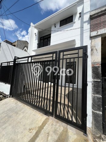 Rumah Strategis Modern Lb 120m2 di BSD, Tangerang Selatan Rumah Strategis Modern Lb 120m2 di BSD, Tangerang Selatan