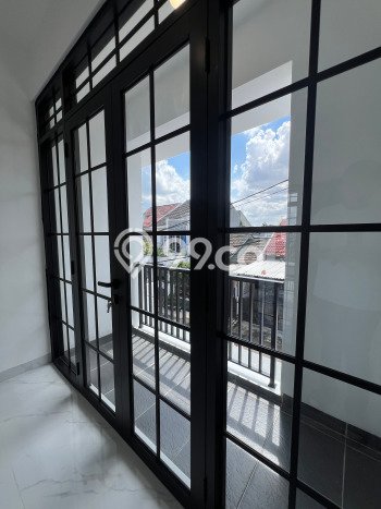 Rumah Strategis Modern Lb 120m2 di BSD, Tangerang Selatan Rumah Strategis Modern Lb 120m2 di BSD, Tangerang Selatan