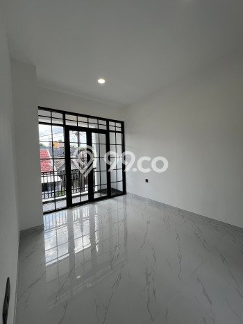 Rumah Strategis Modern Lb 120m2 di BSD, Tangerang Selatan Rumah Strategis Modern Lb 120m2 di BSD, Tangerang Selatan