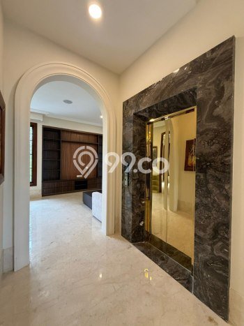 Ready to Use! Premium House LT 1066m2 Desain Elegan di Kemang Ready to Use! Premium House LT 1066m2 Desain Elegan di Kemang