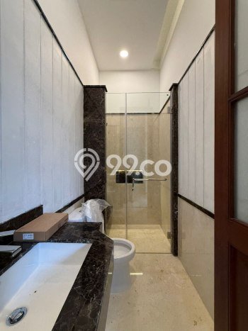 Ready to Use! Premium House LT 1066m2 Desain Elegan di Kemang Ready to Use! Premium House LT 1066m2 Desain Elegan di Kemang