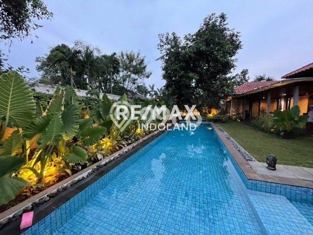 Rumah Luxury Modern Tanpa Renovasi di Kemang Jakarta Selatan Rumah Luxury Modern Tanpa Renovasi di Kemang Jakarta Selatan