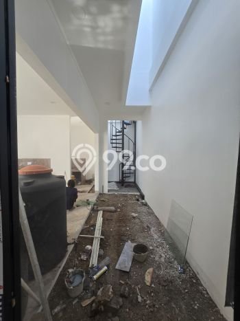 Hunian Elit LB 211m2 Siap Huni Desain Elegan di Bintaro, Tangerang Selatan Hunian Elit LB 211m2 Siap Huni Desain Elegan di Bintaro, Tangerang Selatan