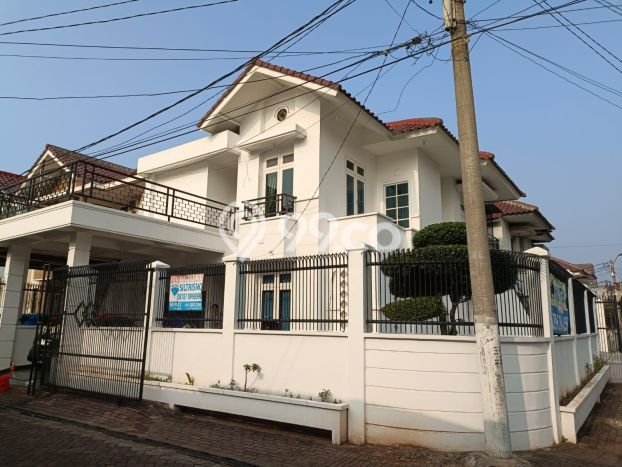 Rumah Mewah LB 200m2 Siap Pakai Desain Elegan di Duta Garden, Tangerang Rumah Mewah LB 200m2 Siap Pakai Desain Elegan di Duta Garden, Tangerang