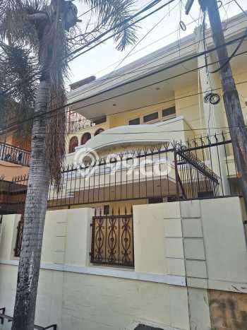 Rumah Disewakan Jakarta Barat LT 144m2 LB 200m2 Area Green garden Rumah Disewakan Jakarta Barat LT 144m2 LB 200m2 Area Green garden