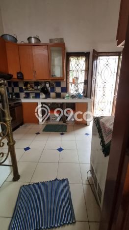 Rumah Elit Modern Tanpa Renovasi di Petukangan Jakarta Selatan Rumah Elit Modern Tanpa Renovasi di Petukangan Jakarta Selatan