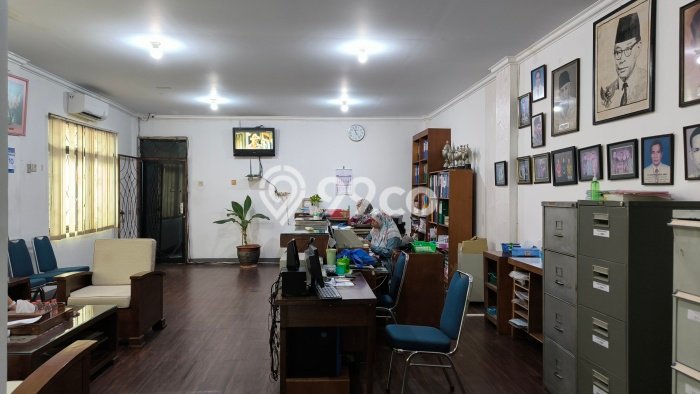 Ruko Dijual di Jakarta Pusat LT 220m2 & LB 290m2 Lokasi Terbaik! Ruko Dijual di Jakarta Pusat LT 220m2 & LB 290m2 Lokasi Terbaik!