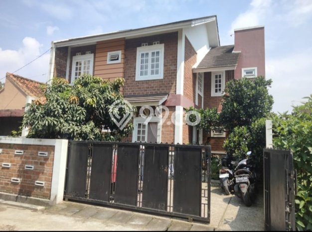 Rumah Kost untuk Dijual di Bojongsoang dengan 8 KT, 4 KM, Luas 172m2 Rumah Kost untuk Dijual di Bojongsoang dengan 8 KT, 4 KM, Luas 172m2