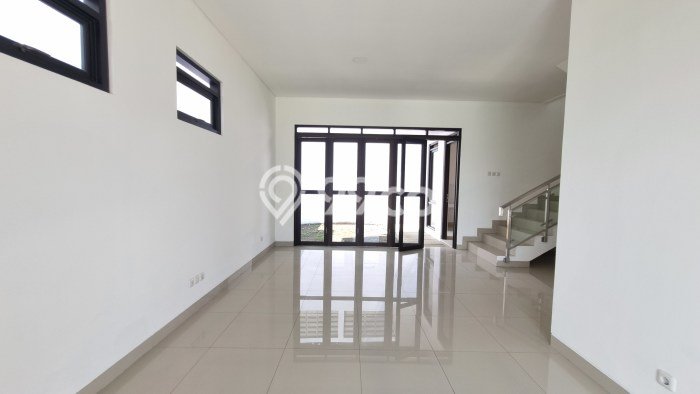 NEW LISTING! Rumah Premium di Batununggal, LT 134m² Bangunan 136m² NEW LISTING! Rumah Premium di Batununggal, LT 134m² Bangunan 136m²