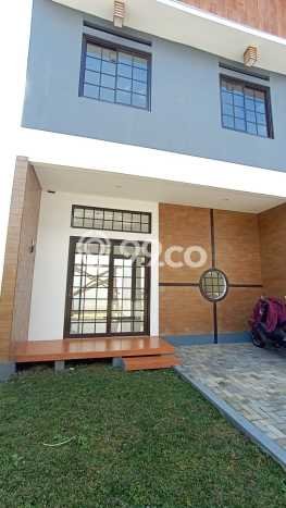 PENAWARAN TERBAIK! Rumah Strategis area Cisarua, Luas 60m² Bangunan 102m² PENAWARAN TERBAIK! Rumah Strategis area Cisarua, Luas 60m² Bangunan 102m²