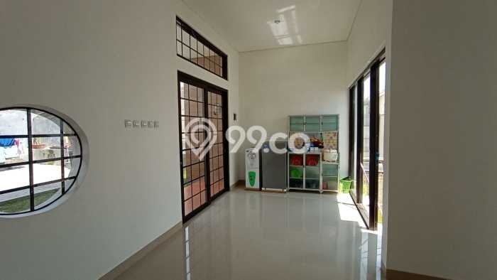 PENAWARAN TERBAIK! Rumah Strategis area Cisarua, Luas 60m² Bangunan 102m² PENAWARAN TERBAIK! Rumah Strategis area Cisarua, Luas 60m² Bangunan 102m²