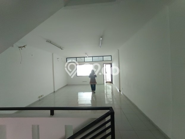 Ruko disewakan di Kesambi Cirebon dengan luas bangunan 225m2 Ruko disewakan di Kesambi Cirebon dengan luas bangunan 225m2