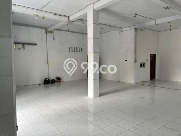 Ruko Disewakan Kawasan Sumber, Luas 350m2m², Lingkungan Komersial Ruko Disewakan Kawasan Sumber, Luas 350m2m², Lingkungan Komersial