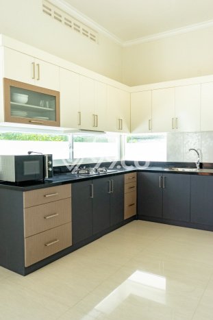 DIJUAL! Vila Kawasan , Area 1200m2m², Posisi Strategis DIJUAL! Vila Kawasan , Area 1200m2m², Posisi Strategis