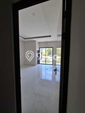 For Sale Rumah 3 Kamar Lokasi Ideal Bagus dan Strategis di Rungkut For Sale Rumah 3 Kamar Lokasi Ideal Bagus dan Strategis di Rungkut